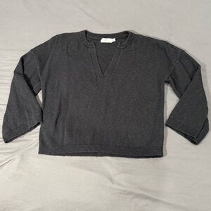Vineyard Vines Charcoal Gray V-Neck Knit Sweater | Size M